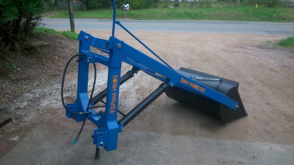 Pala cargadora Trasera Hidráulica, maquinaria para el agro. - Imagen 2