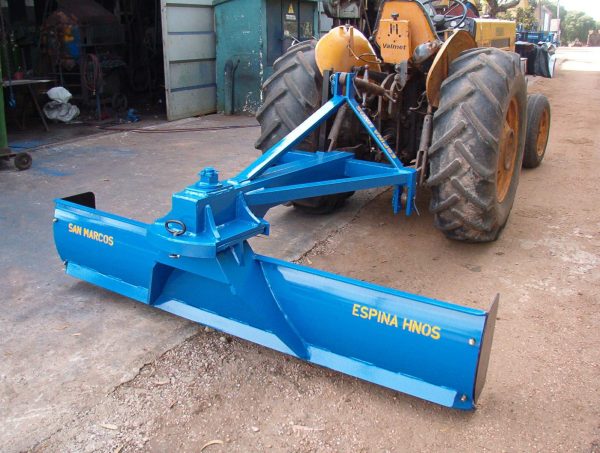 Pala niveladora de tierra o materiales, maquinaria rural para el campo - Imagen 3