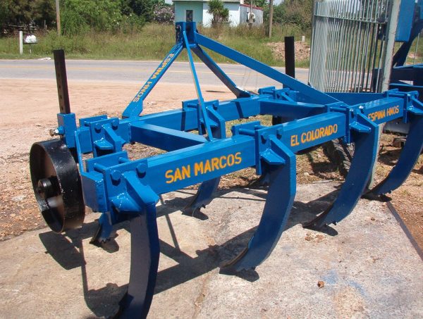 Cinceles, cultivadores y vibro, maquinaria rural para el campo